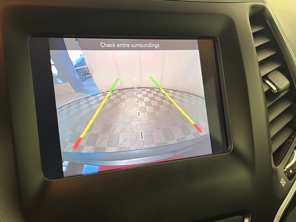 Used 2019 Jeep Cherokee Latitude Plus AWD/4WD image 20