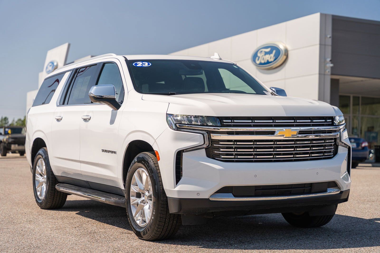 Used 2023 Chevrolet Suburban Premier image 7