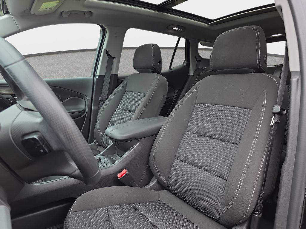 Used 2024 GMC Terrain SLE w/ Driver Convenience Package FWD image 12