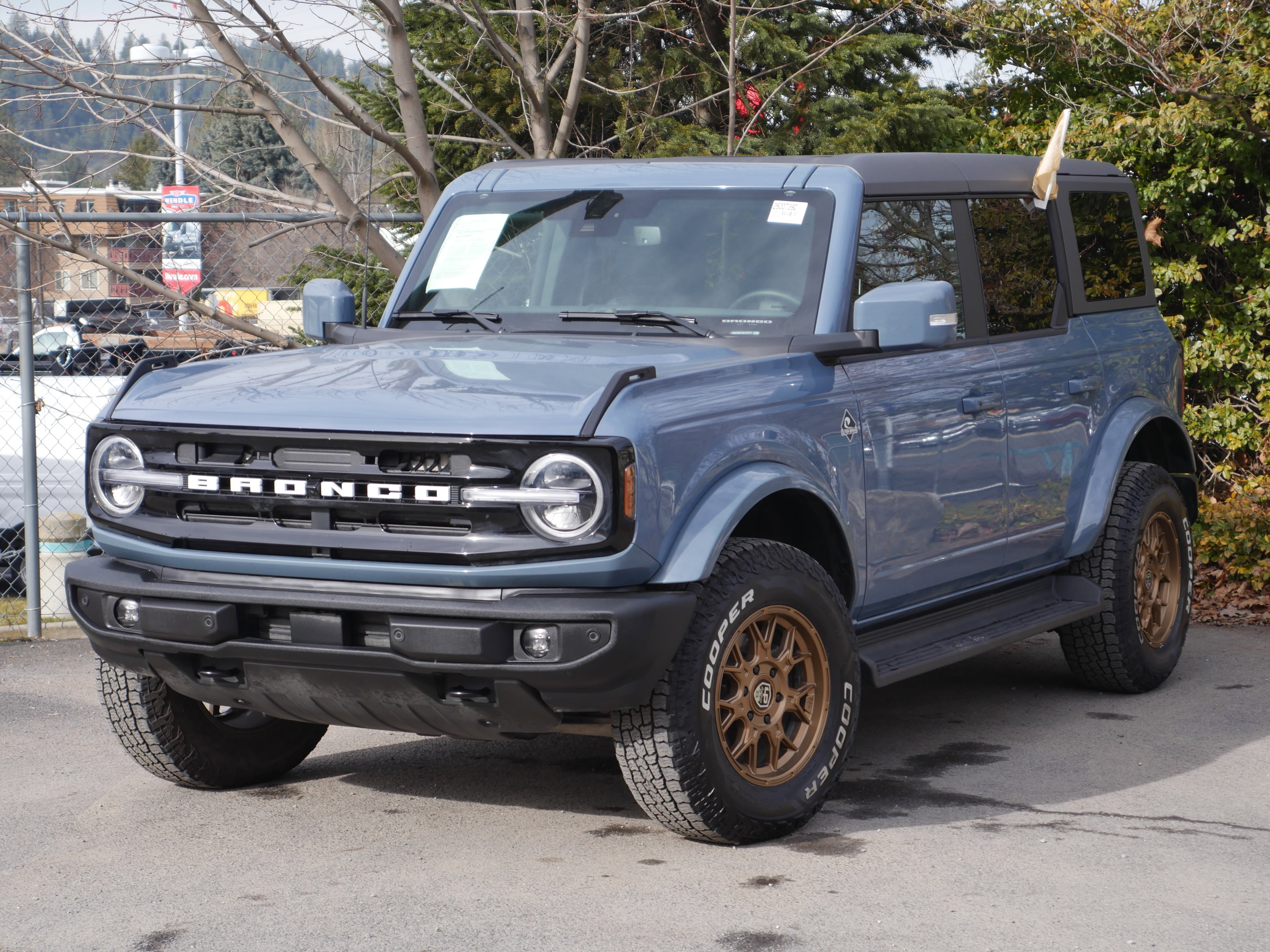 Certified 2025 Ford Bronco Outer Banks AWD/4WD image 2