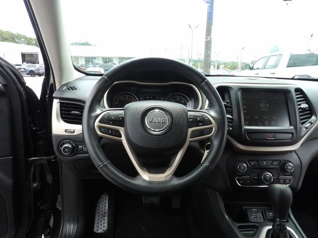 Used 2017 Jeep Cherokee Latitude FWD image 24