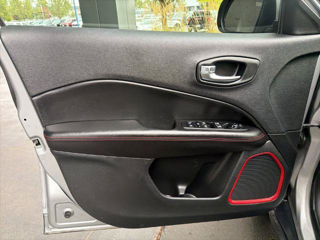 Used 2020 Jeep Compass Trailhawk AWD/4WD image 15