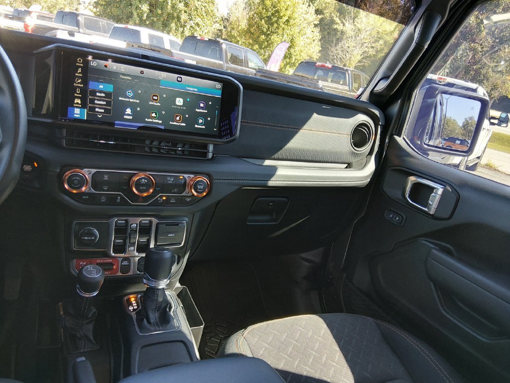 Used 2025 Jeep Gladiator Mojave w/ Safety Group AWD/4WD image 12