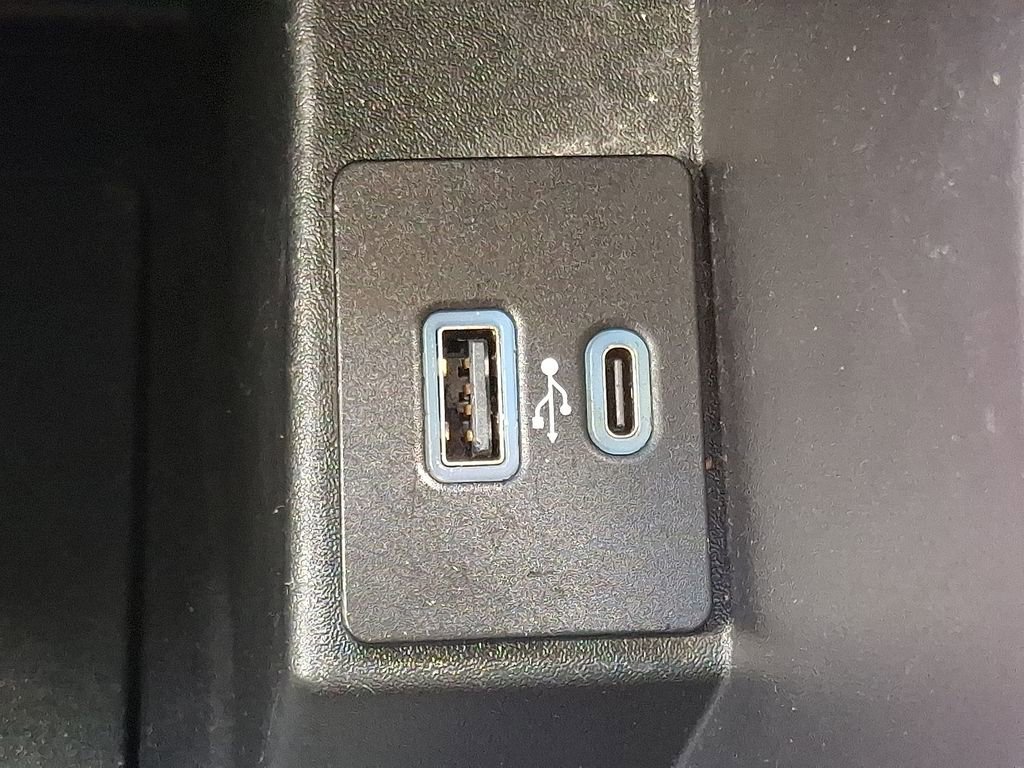 Certified 2022 Ford Edge SE image 24