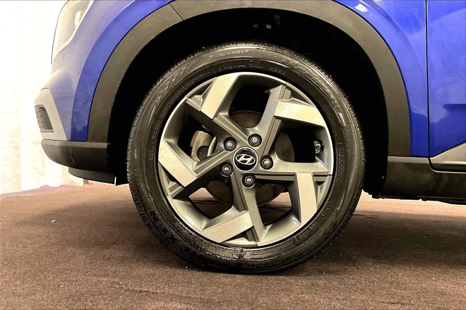 Used 2024 Hyundai Venue SEL image 10