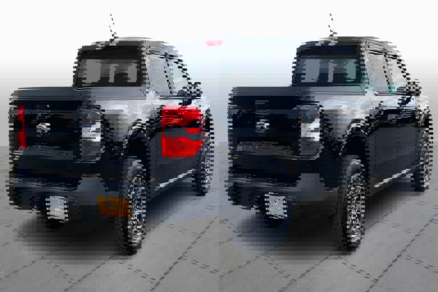 Certified 2024 Ford Maverick XLT image 3