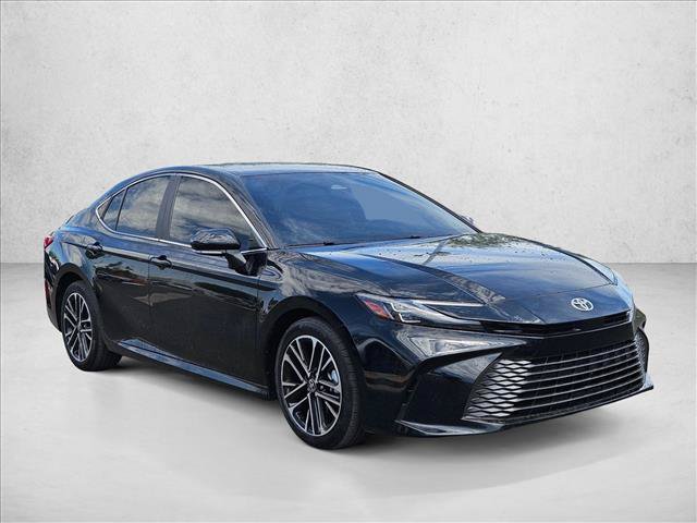 Used 2025 Toyota Camry XLE FWD image 3