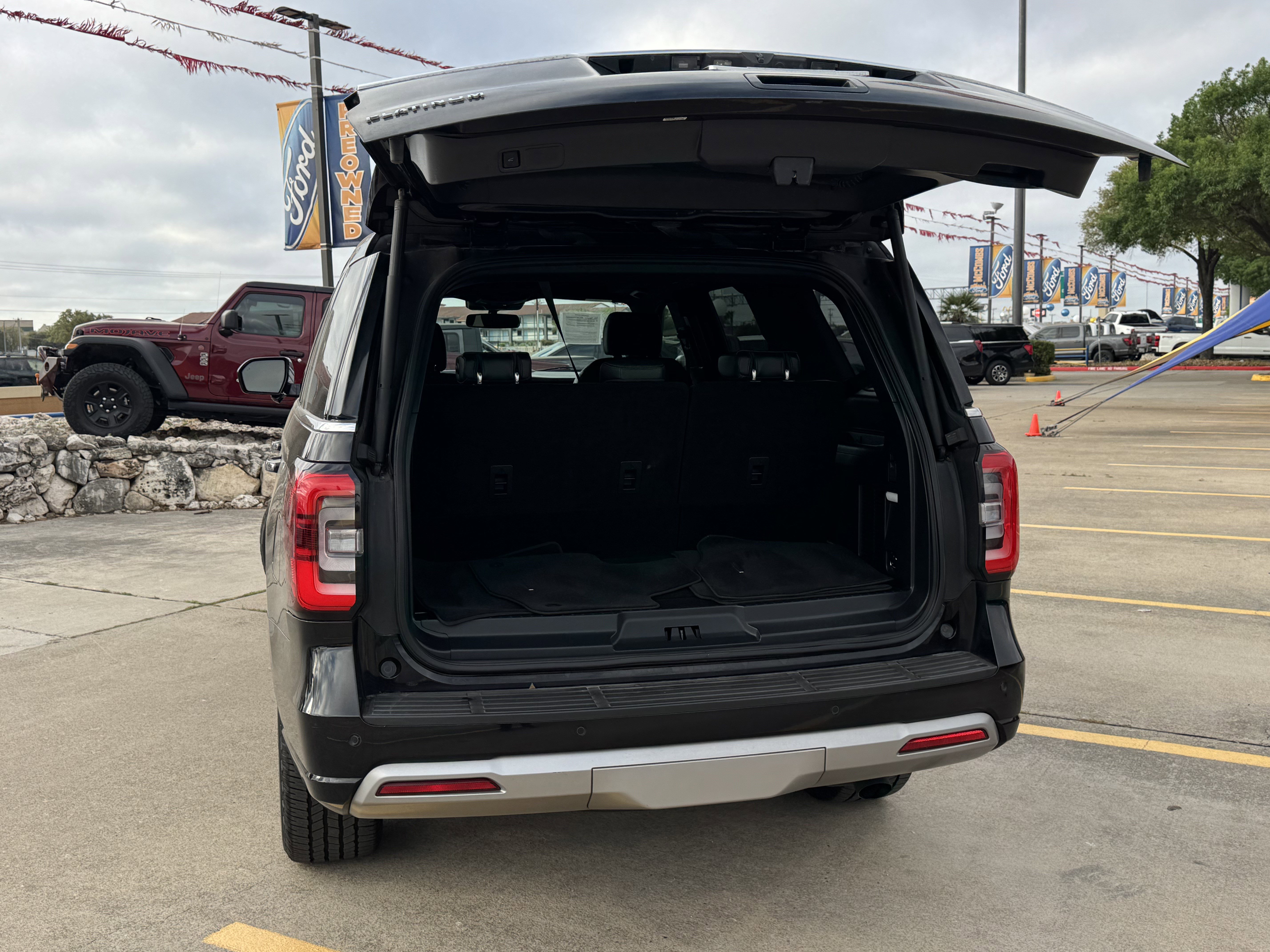 Certified 2023 Ford Expedition Platinum image 9