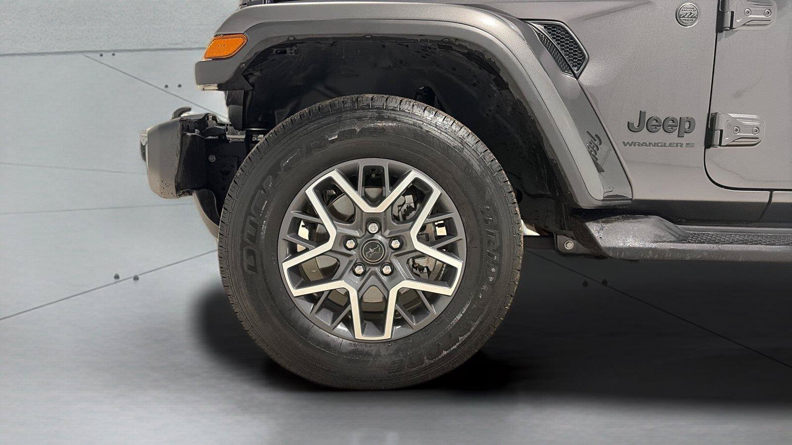 Used 2025 Jeep Wrangler Unlimited Sahara AWD/4WD image 27