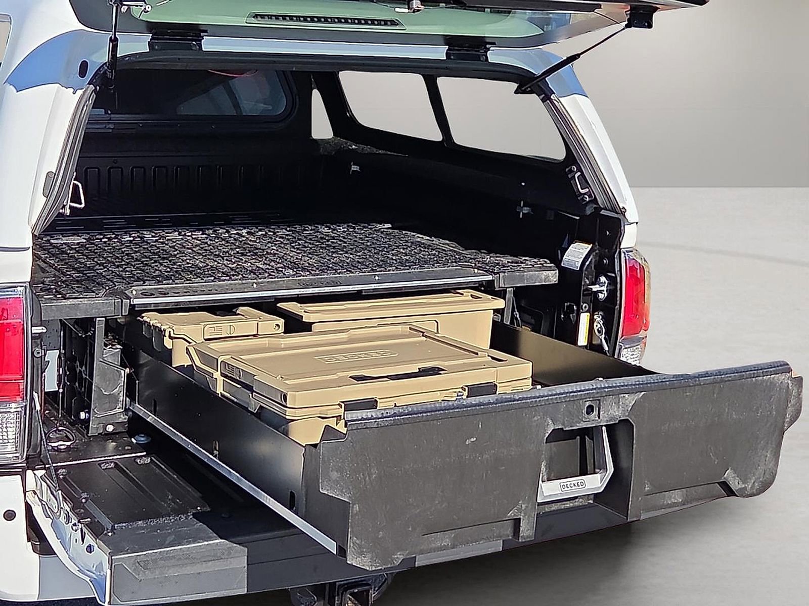 Used 2023 Toyota Tacoma TRD Off-Road w/ Technology Package AWD/4WD image 8