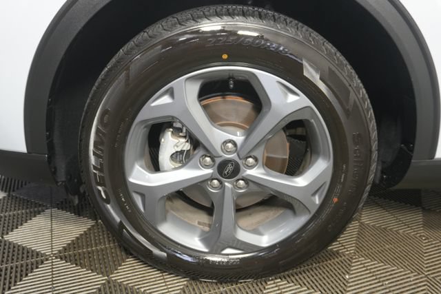 Certified 2025 Ford Escape ST-Line Select AWD/4WD image 10
