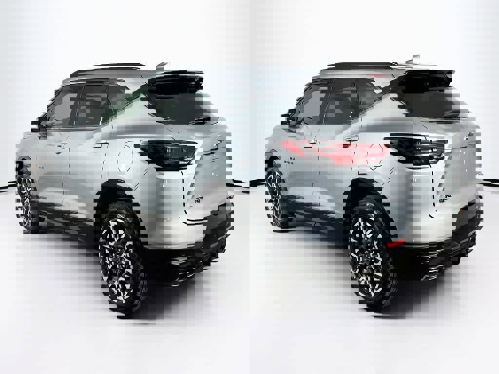 Used 2025 Chevrolet Blazer RS image 3