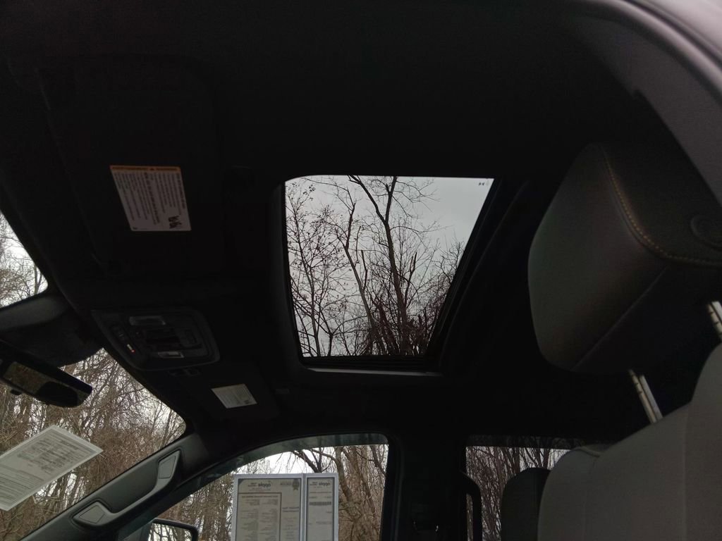 Used 2025 Chevrolet Silverado 2500 ZR2 w/ Technology Package image 20