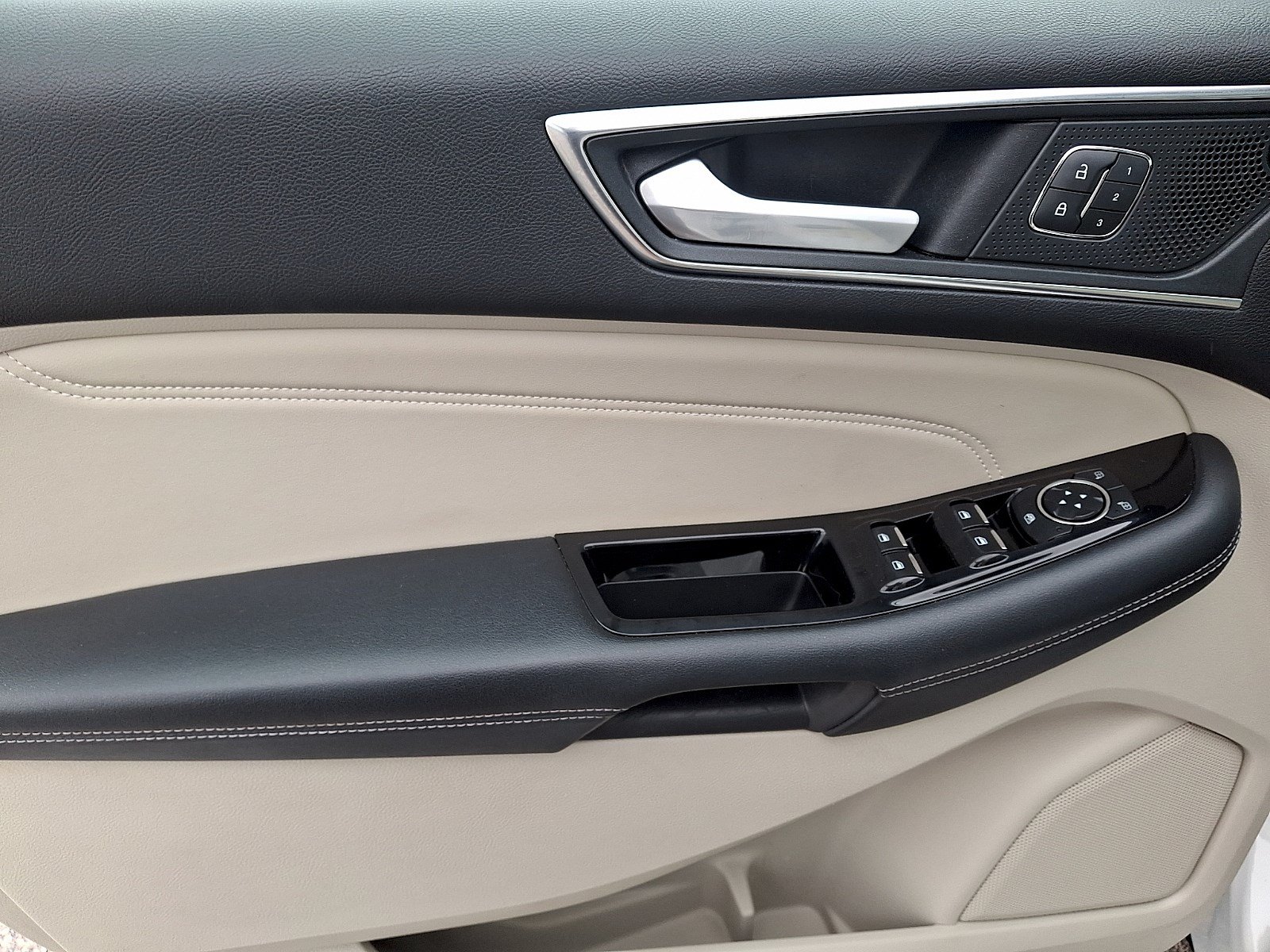 Certified 2020 Ford Edge Titanium FWD image 11