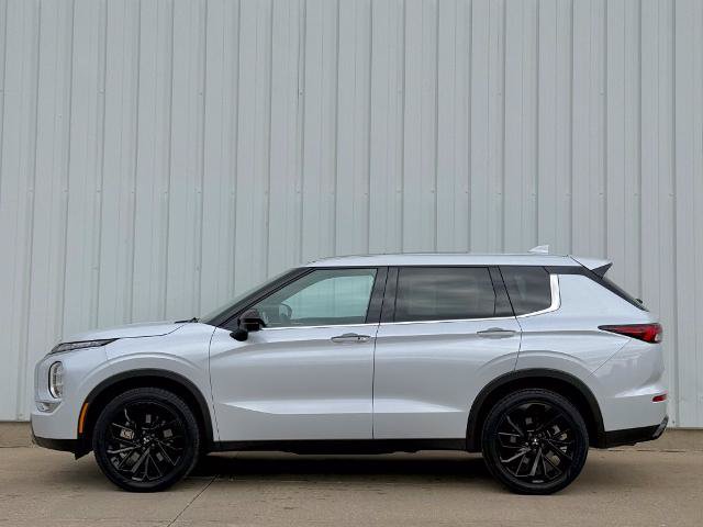 Used 2024 Mitsubishi Outlander SE Black Edition AWD/4WD image 3