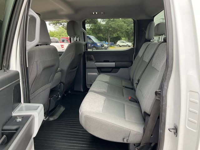 Certified 2025 Ford F250 XLT w/ Black Appearance Package AWD/4WD image 9