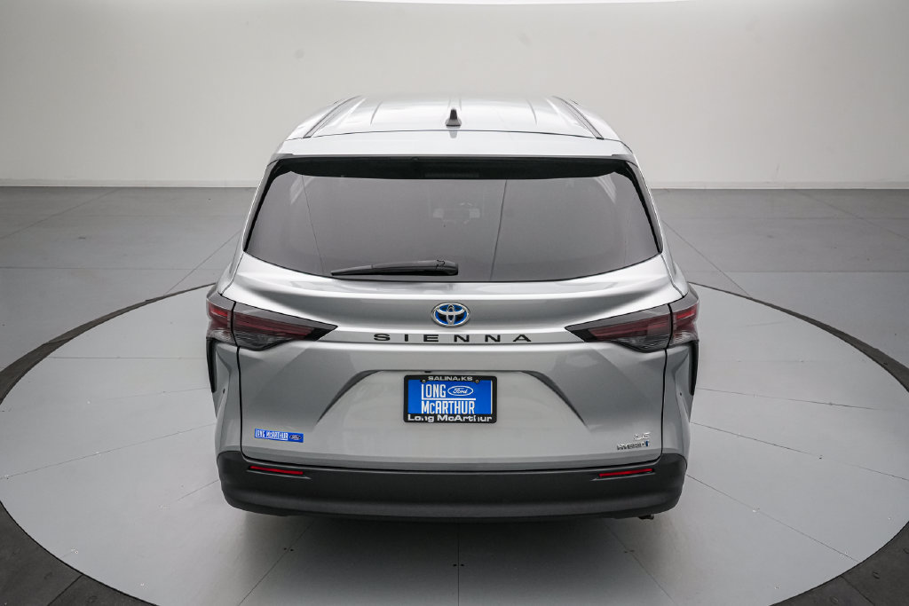 Used 2023 Toyota Sienna LE FWD image 5