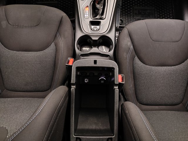 Used 2019 Jeep Cherokee Latitude w/ Cold Weather Group AWD/4WD image 29