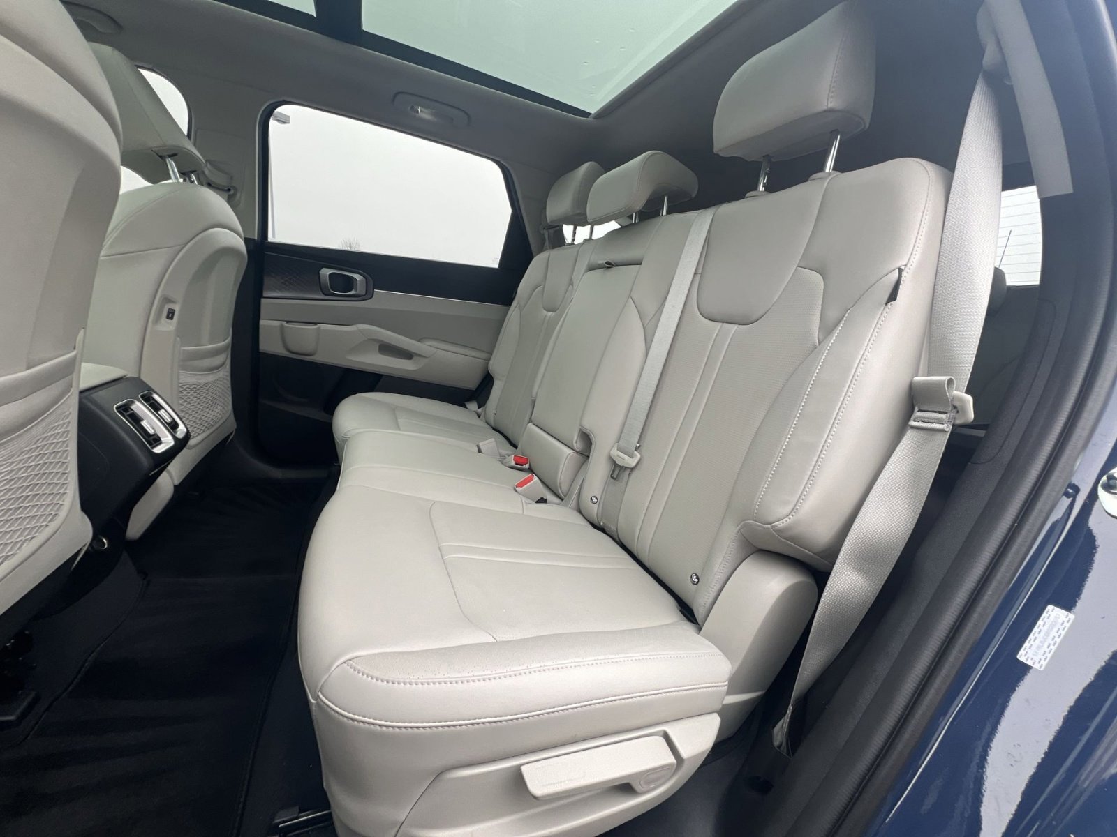 Used 2024 Kia Sorento S w/ Panoramic Sunroof Package image 25