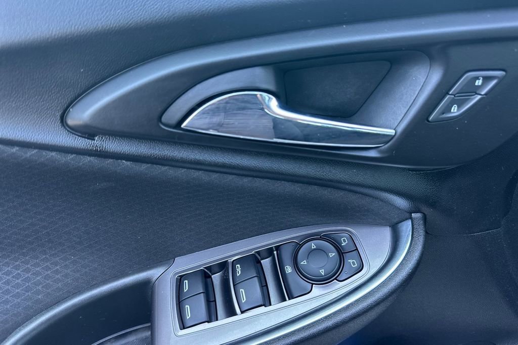 Used 2022 Chevrolet Malibu LT image 13
