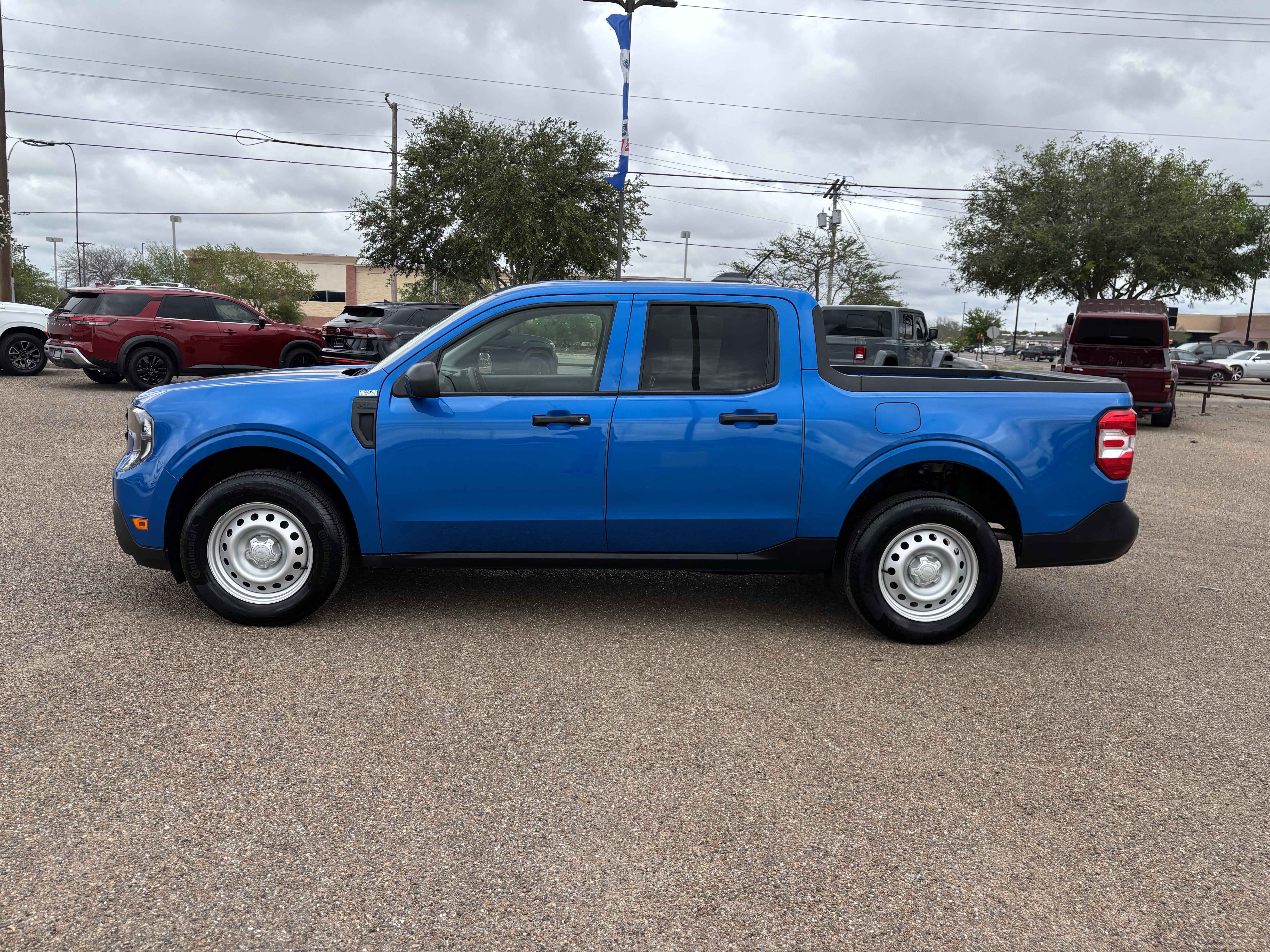 Certified 2025 Ford Maverick XL FWD image 3