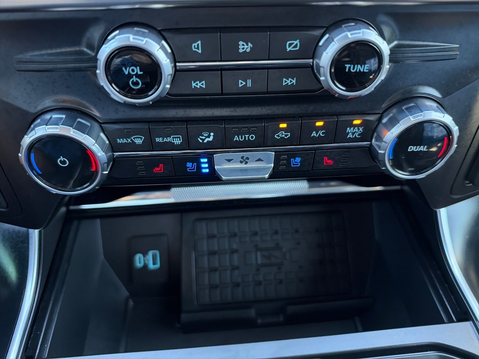 Certified 2023 Ford F150 Raptor w/ Raptor 37 Performance Package AWD/4WD image 30