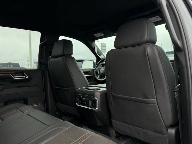 Used 2025 Chevrolet Silverado 1500 High Country AWD/4WD image 23