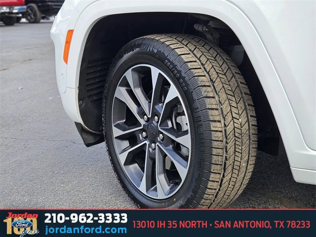 Used 2023 Jeep Grand Cherokee Overland w/ Advanced Protech Group III image 32