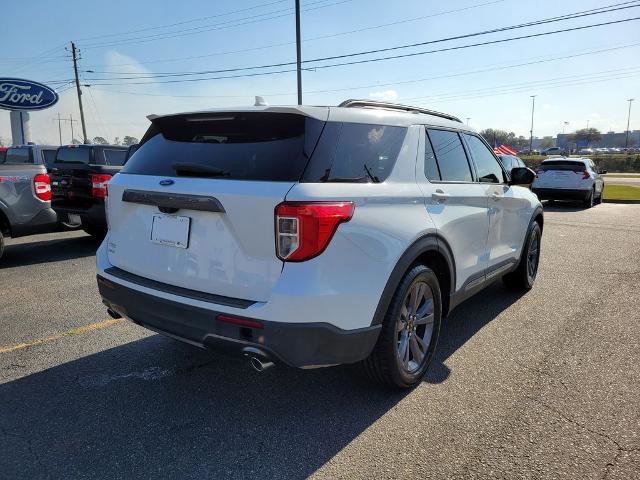 Certified 2022 Ford Explorer XLT w/ Equipment Group 202A image 5