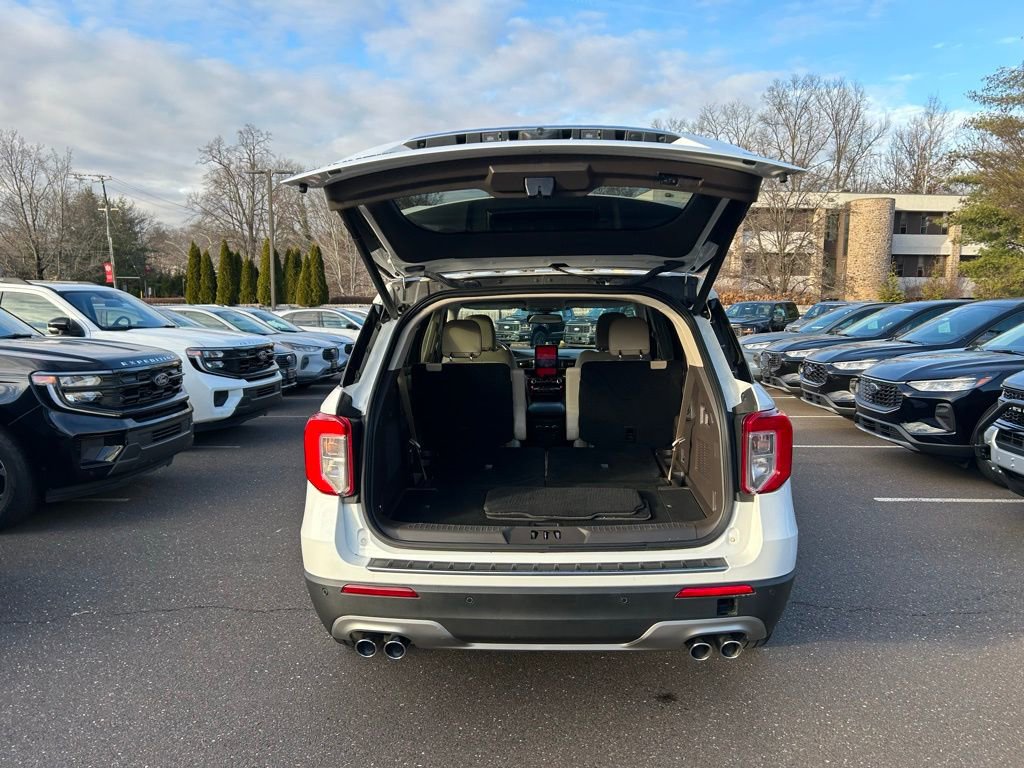 Certified 2022 Ford Explorer Platinum w/ Equipment Group 601A image 8