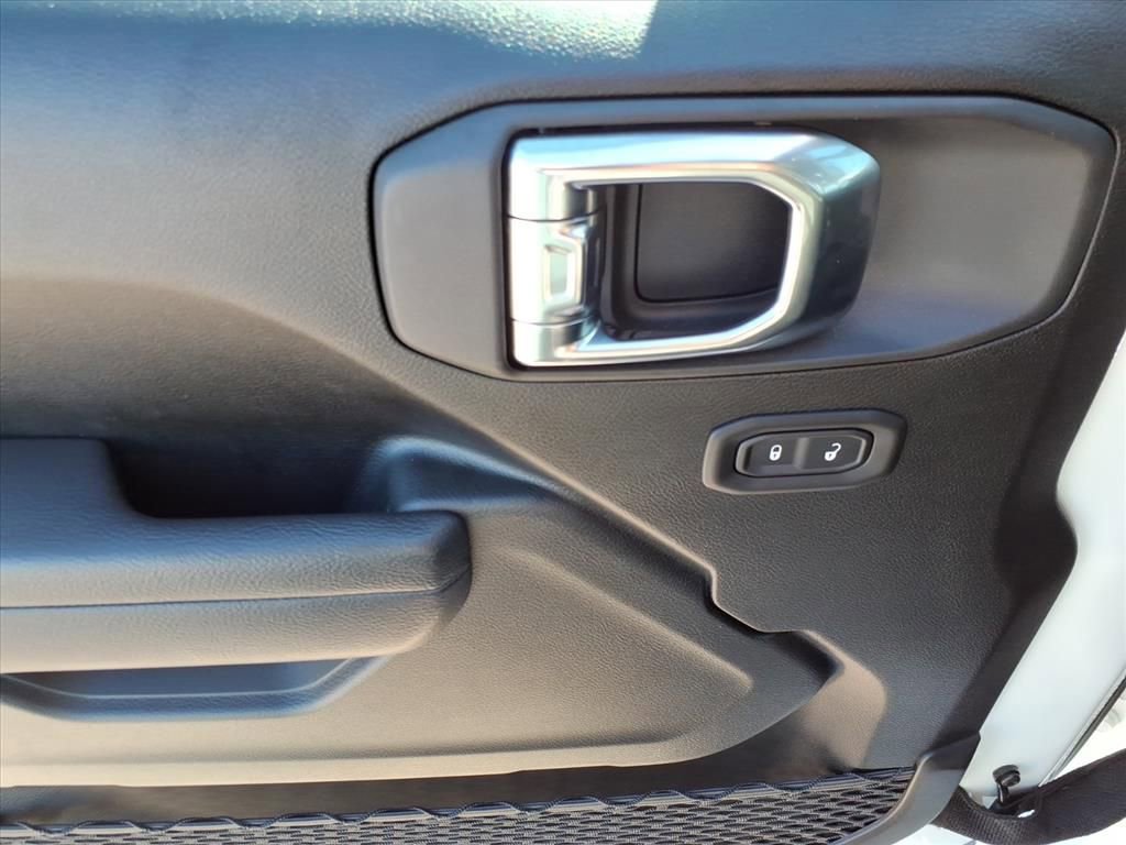 Used 2025 Jeep Gladiator Sport image 16