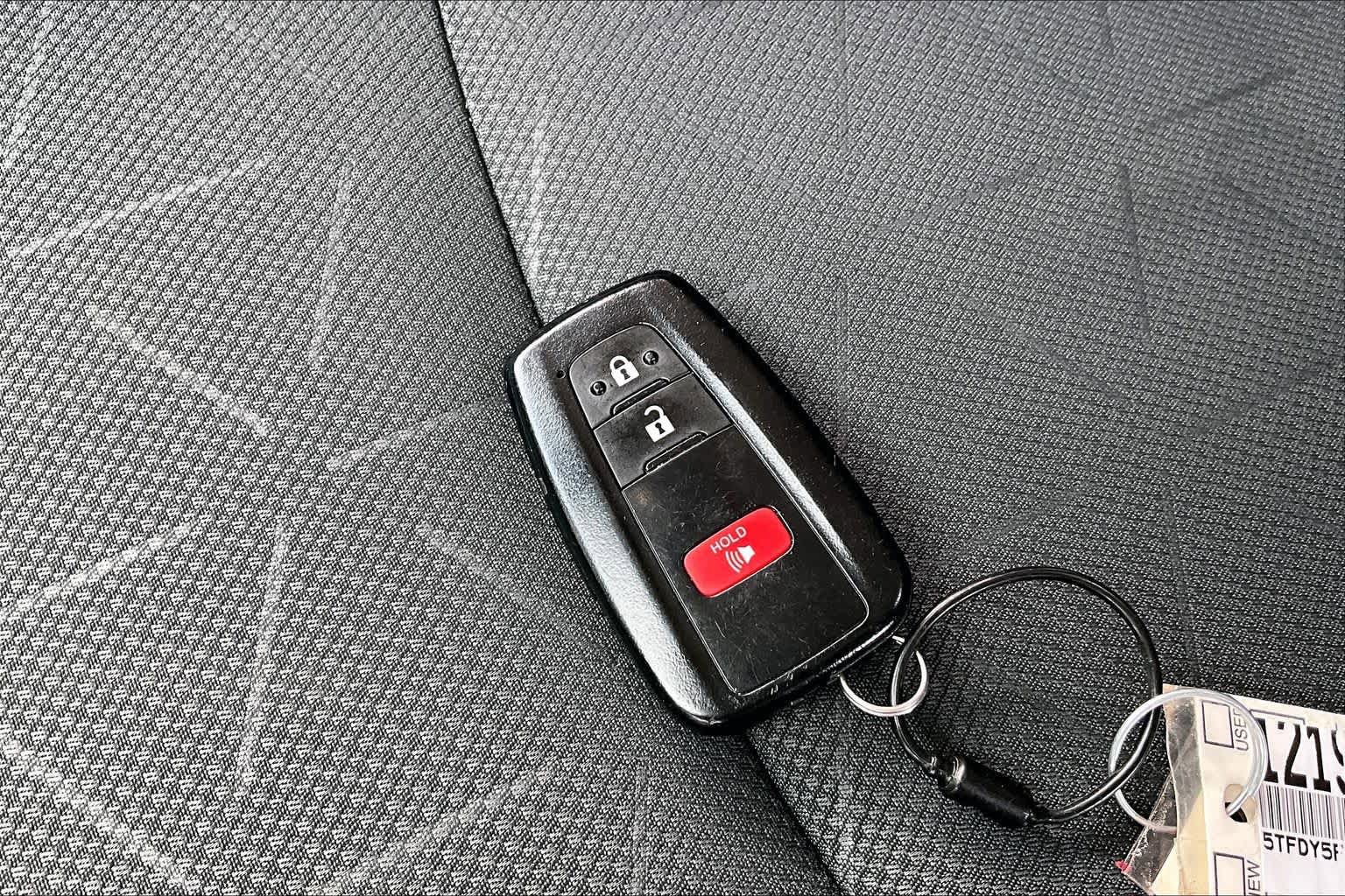 Used 2025 Toyota RAV4 XLE FWD image 13