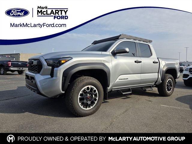 Used 2024 Toyota Tacoma TRD Off-Road AWD/4WD image 1