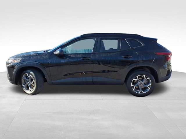 Used 2024 Chevrolet Trax LT w/ Driver Confidence Package image 3