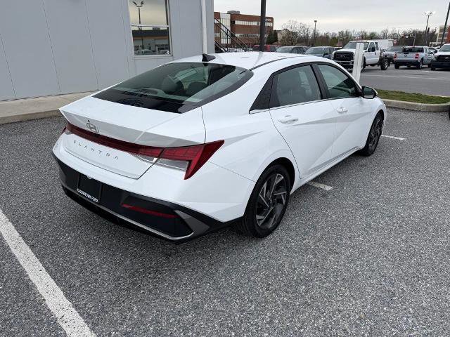 Used 2025 Hyundai Elantra SEL image 5
