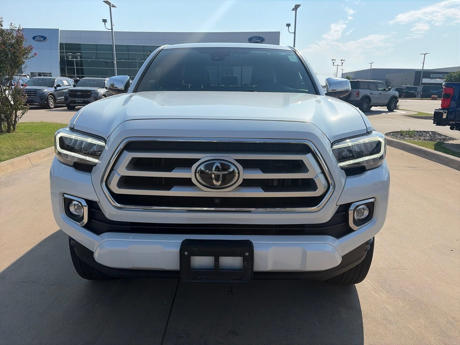 Used 2021 Toyota Tacoma Limited AWD/4WD image 2