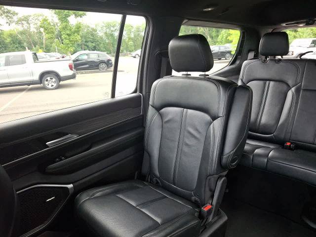 Used 2024 Jeep Wagoneer Series III AWD/4WD image 12