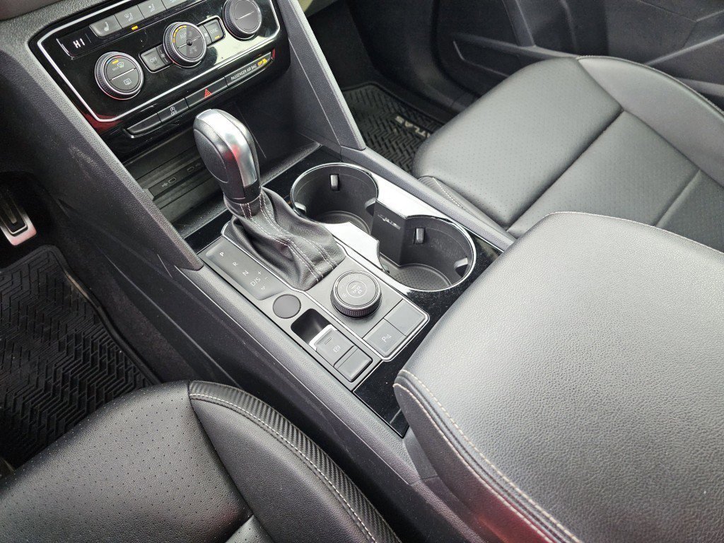 Used 2022 Volkswagen Atlas Cross Sport SEL R-Line image 33