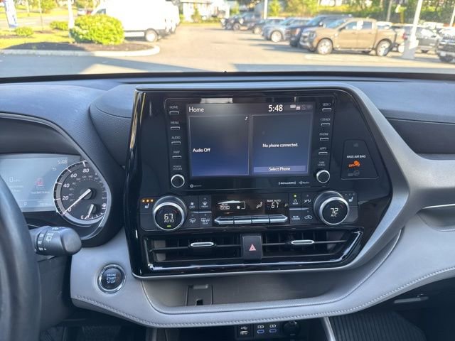 Used 2022 Toyota Highlander XLE AWD/4WD image 27