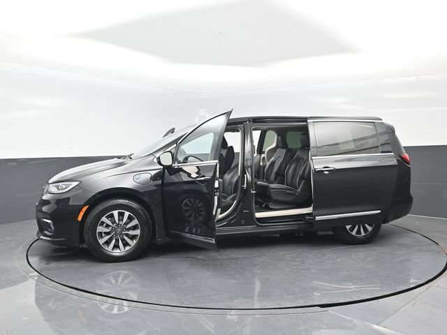 Used 2023 Chrysler Pacifica Limited FWD image 29