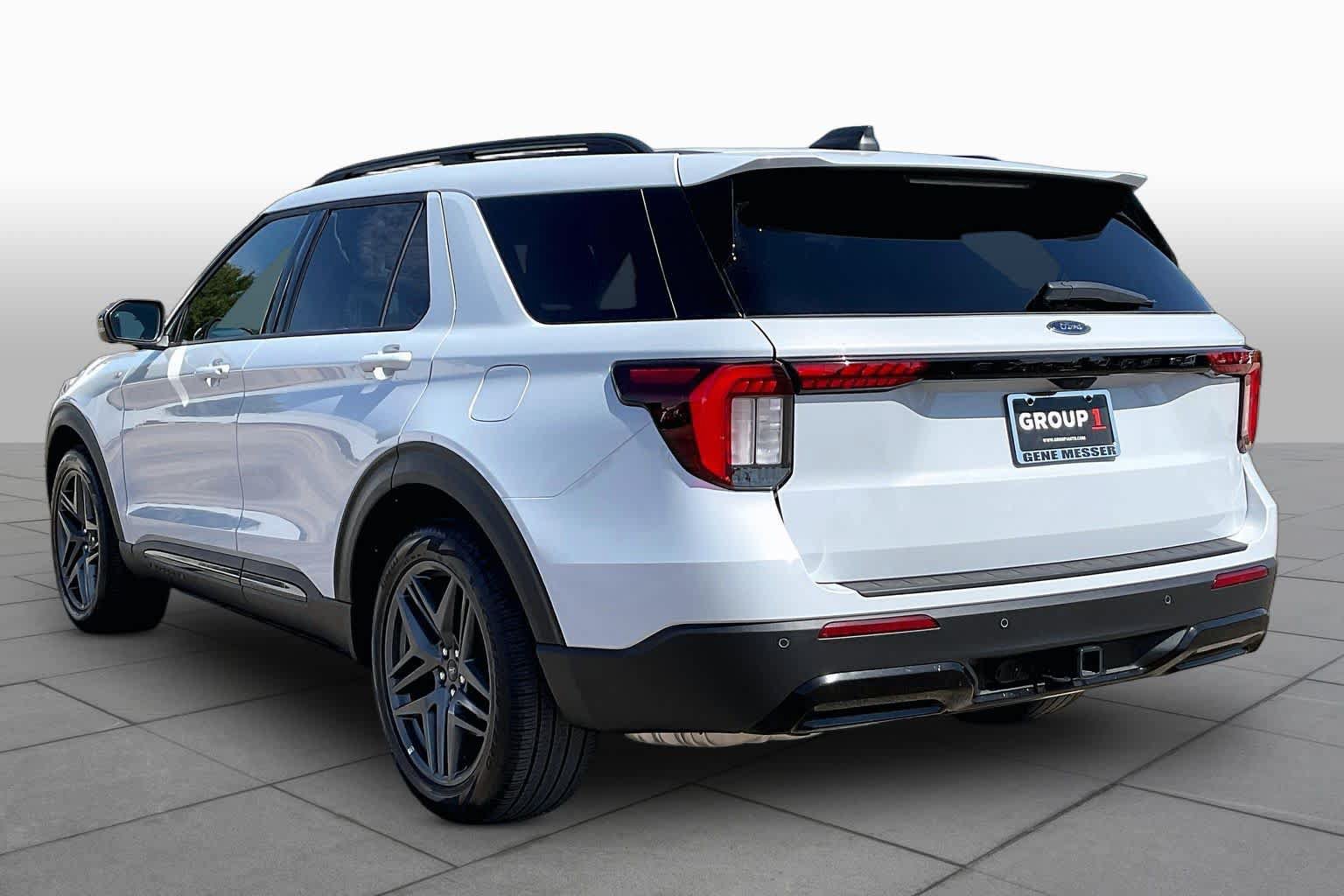 Certified 2026 Ford Explorer ST-Line w/ ST-Line Street Pack RWD image 11