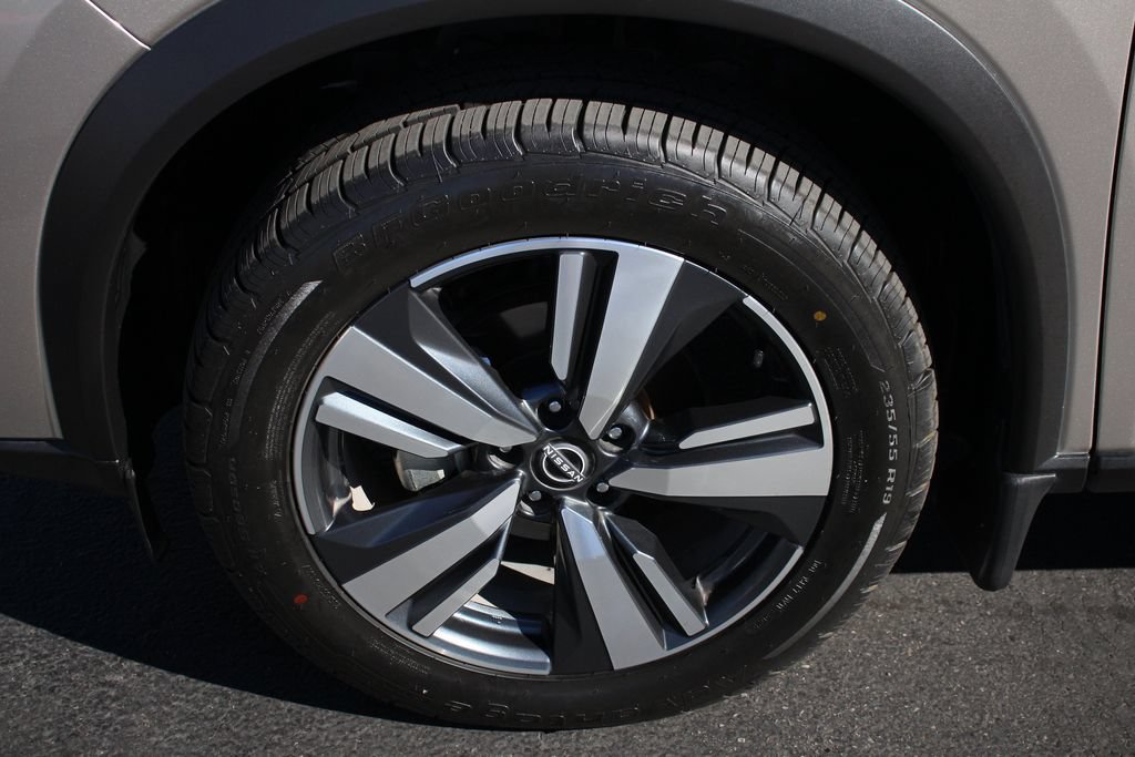 Used 2024 Nissan Rogue SL AWD/4WD image 14