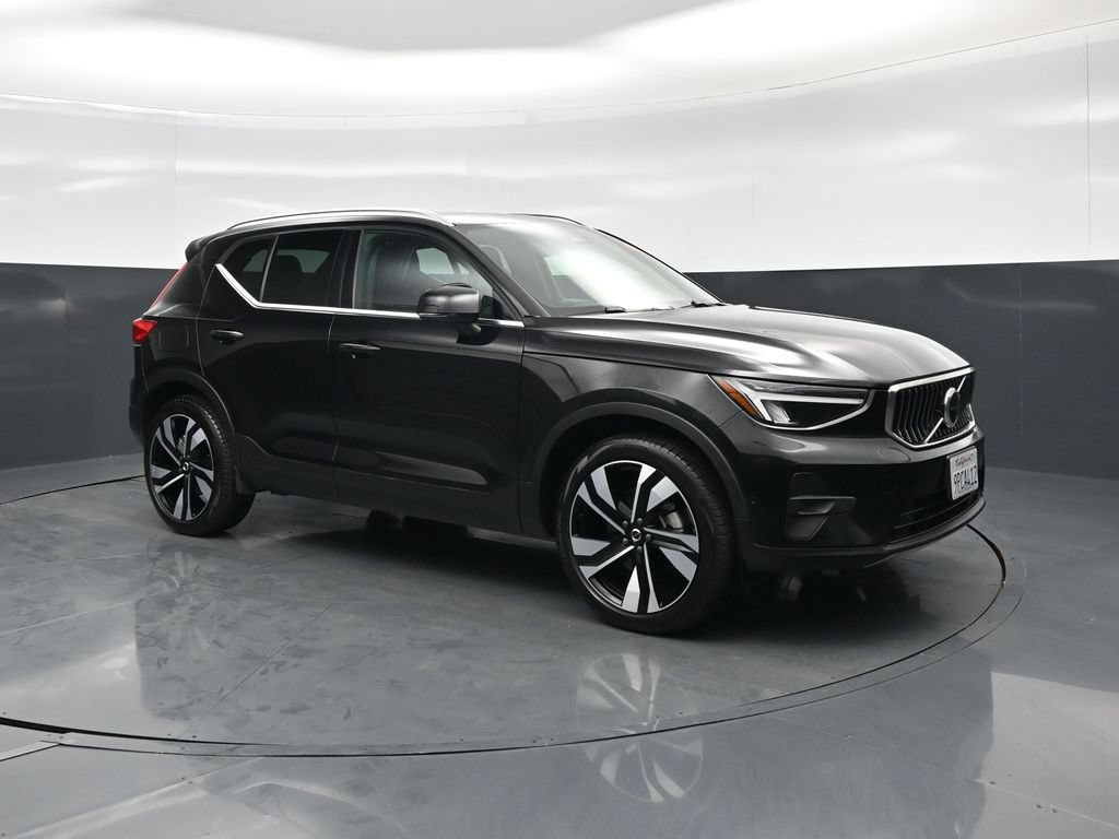 Used 2025 Volvo XC40 B5 Plus AWD/4WD image 26