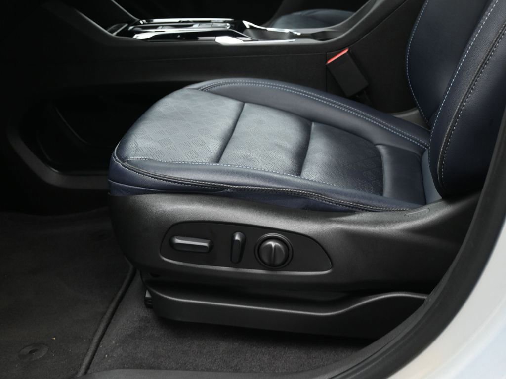 Used 2022 Chevrolet Bolt EUV LT w/ Convenience Package image 36