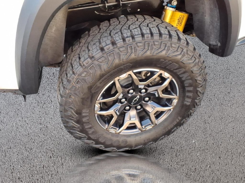 Used 2025 Chevrolet Colorado ZR2 w/ Technology Package AWD/4WD image 28