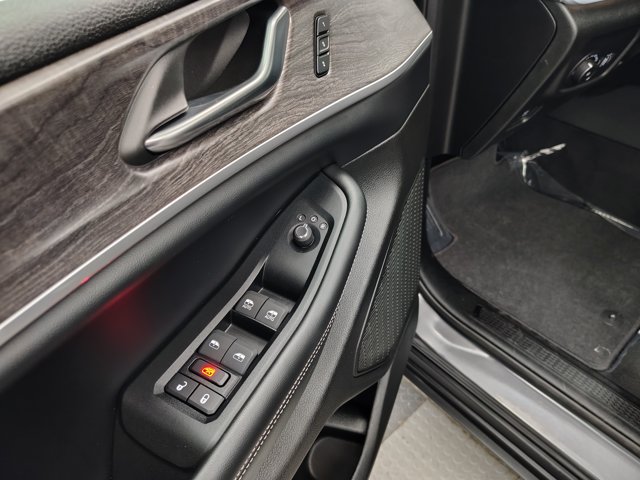 Used 2024 Jeep Grand Cherokee Limited w/ Black Appearance Package AWD/4WD image 22
