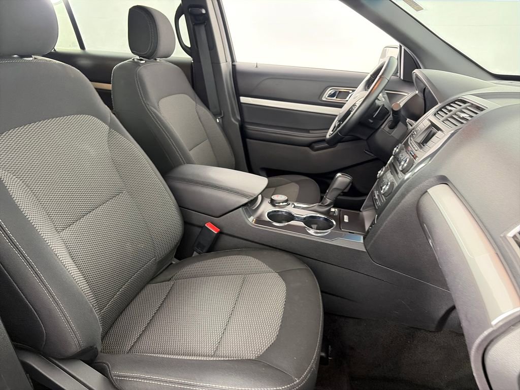 Certified 2017 Ford Explorer XLT AWD/4WD image 32