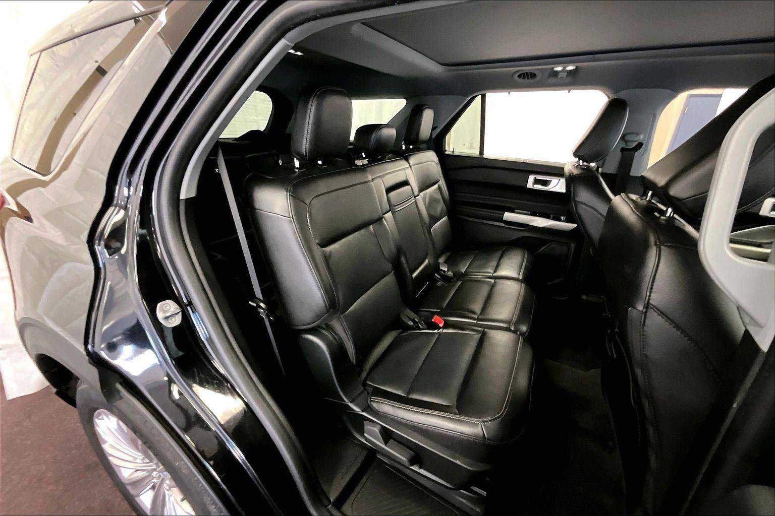 Certified 2022 Ford Explorer Limited w/ Limited Technology Package image 26