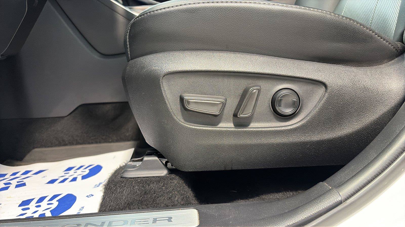 Used 2021 Toyota Highlander Limited AWD/4WD image 24