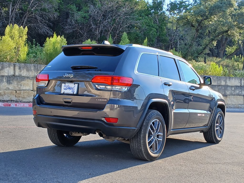 Used 2019 Jeep Grand Cherokee Laredo w/ 18" Wheel & 8.4" Radio Group RWD image 3